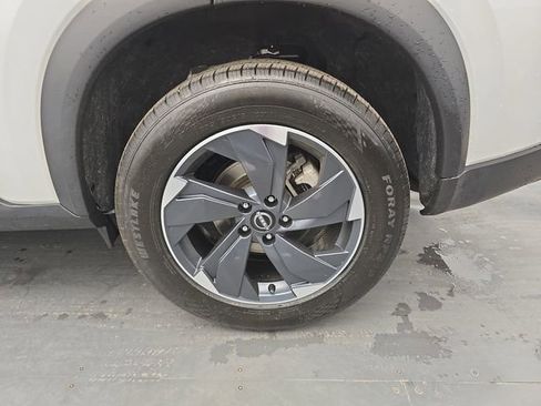 Used 2024 Nissan Rogue SV image 16