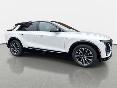 New 2025 Cadillac Lyriq Sport image 9