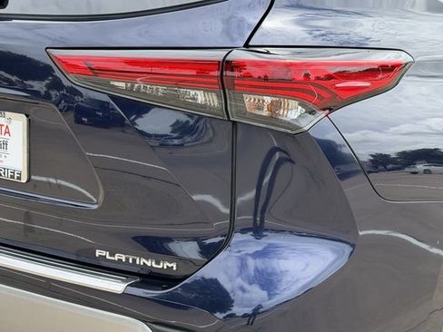 Used 2021 Toyota Highlander Platinum FWD image 7