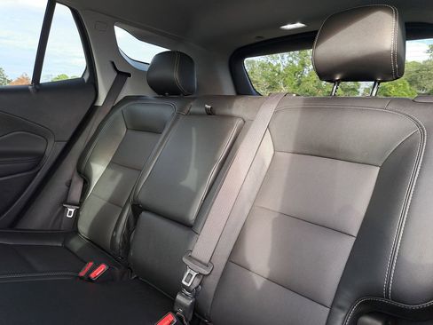 Used 2024 GMC Terrain SLT image 9