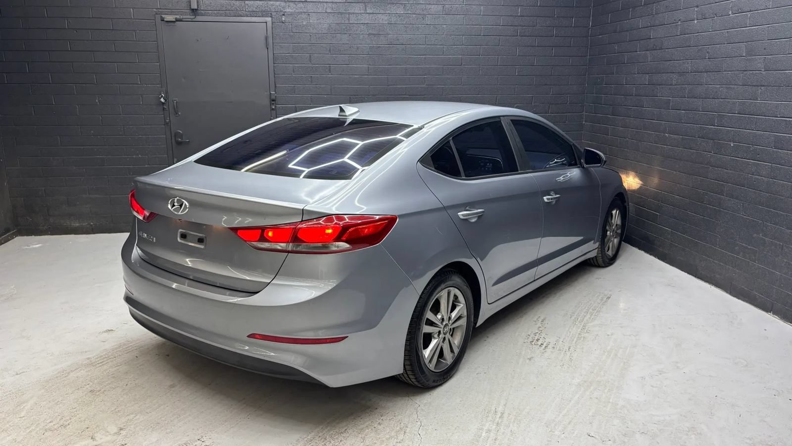 Used 2017 Hyundai Elantra SE w/ SE A/T Tech Package 03 FWD image 4
