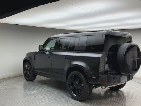 New 2026 Land Rover Defender 110 X-Dynamic SE image 4