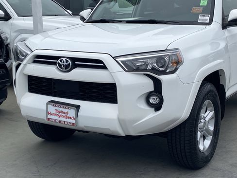 Certified 2024 Toyota 4Runner SR5 AWD/4WD image 7