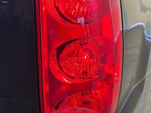 Used 2010 GMC Yukon SLE w/ Convenience Package image 28