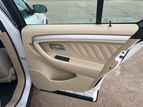 Used 2019 Ford Taurus SE image 19