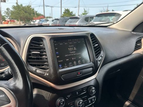 Used 2015 Jeep Cherokee Limited AWD/4WD image 29