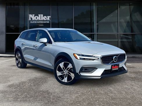Used 2024 Volvo V60 B5 Cross Country Plus AWD/4WD image 11