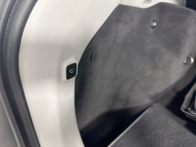 Used 2019 Jeep Cherokee Limited w/ Luxury Group FWD image 35