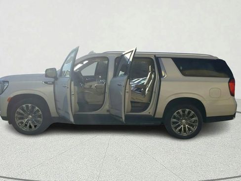 Used 2023 GMC Yukon XL Denali RWD image 11