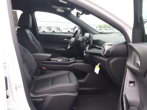 New 2026 Chevrolet Equinox LT w/ Convenience Package II FWD image 43