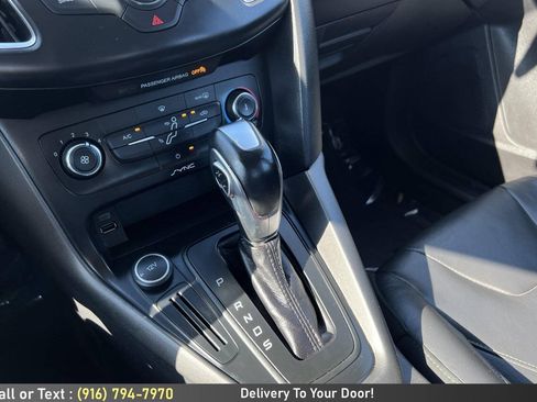 Used 2015 Ford Focus SE w/ Equipment Group 201A FWD image 19