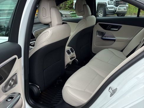 Used 2025 Mercedes-Benz C 300 4MATIC Sedan image 15