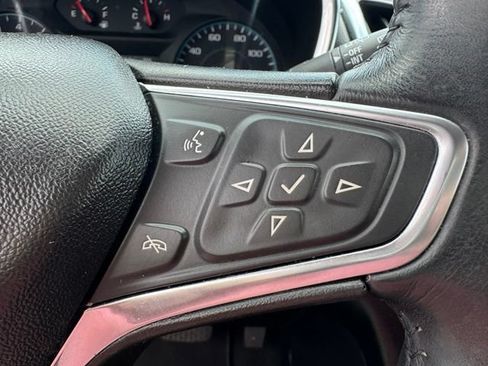 Used 2018 Chevrolet Equinox LT FWD image 16