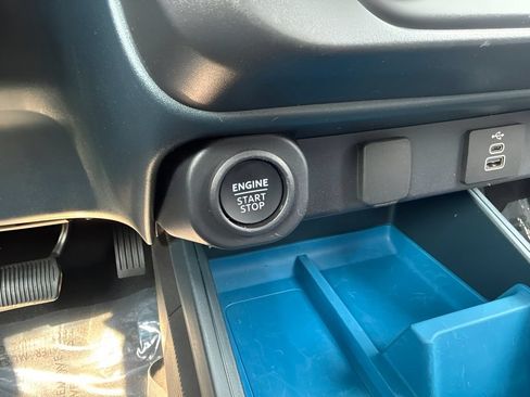 Used 2025 Ford Maverick XLT w/ Equipment Group 301A AWD/4WD image 11