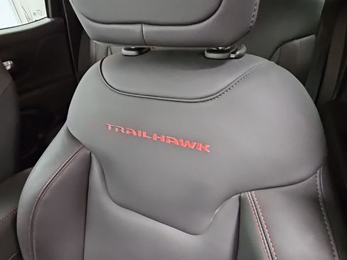 Used 2023 Jeep Renegade Trailhawk w/ Trailhawk Elite Group image 28