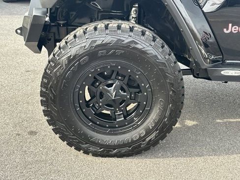 Used 2018 Jeep Wrangler Unlimited Rubicon w/ Dual Top Group image 14