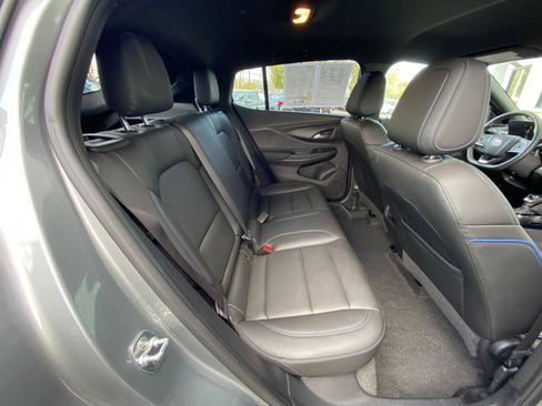 Used 2025 Buick Envista Sport Touring image 39