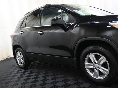 Used 2017 Chevrolet Trax LT w/ Sun & Sound Package AWD/4WD image 16