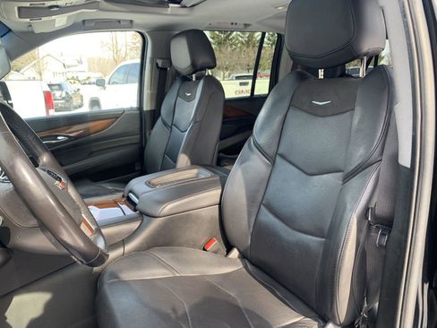 Used 2020 Cadillac Escalade ESV Luxury image 11