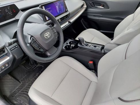 Used 2023 Toyota Prius XLE image 9