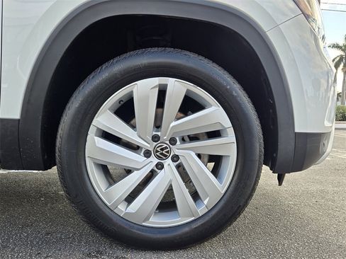 Used 2021 Volkswagen Atlas Cross Sport SE w/ Panoramic Sunroof Package image 19