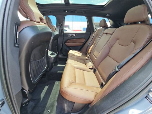 Used 2023 Volvo XC60 B5 Plus FWD image 15