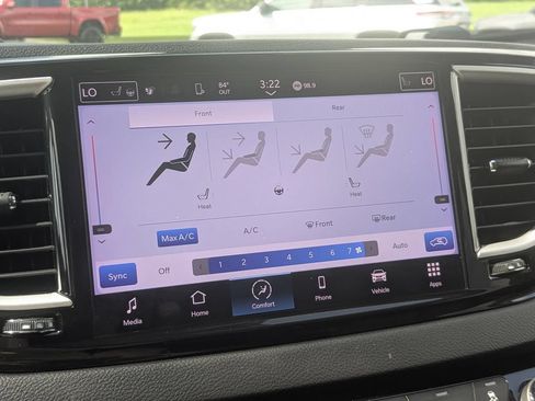 Used 2023 Chrysler Pacifica Touring-L FWD image 21
