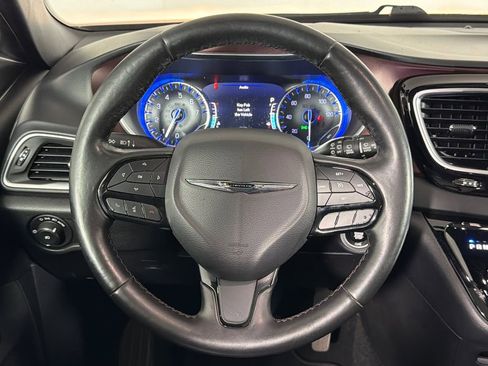 Used 2019 Chrysler Pacifica Touring-L FWD image 21
