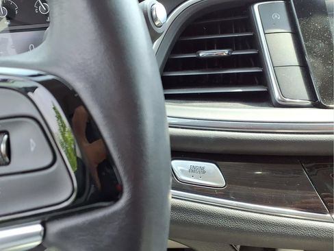 Used 2023 Buick Enclave Essence w/ Experience Buick Package FWD image 7