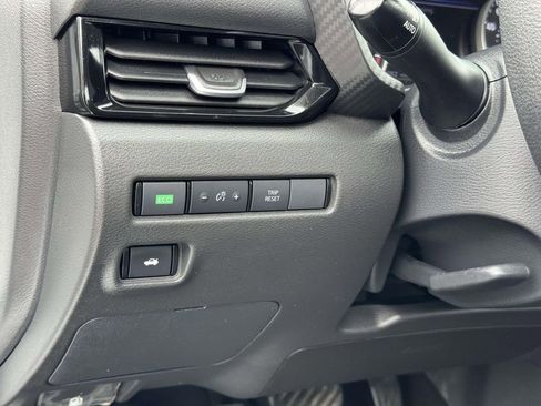 Used 2025 Nissan Sentra SV FWD image 10