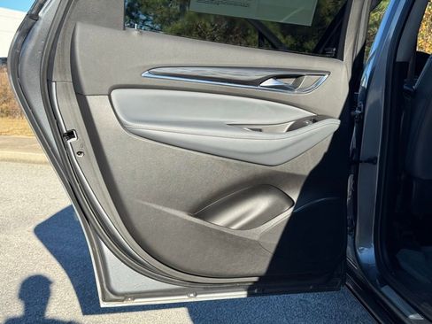 Used 2019 Buick Enclave Essence image 25