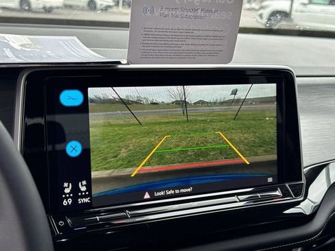 Used 2025 Volkswagen Atlas Cross Sport SE image 21