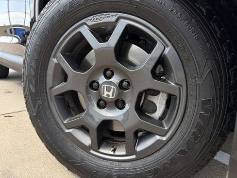 Used 2025 Honda Pilot TrailSport image 11