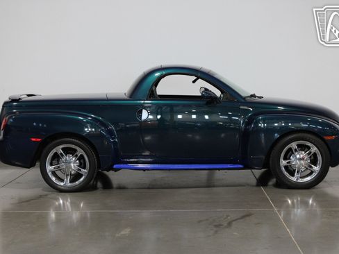 Used 2005 Chevrolet SSR w/ Preferred Equipment Group image 17