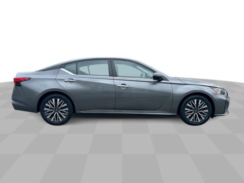 Used 2024 Nissan Altima 2.5 SV FWD image 10