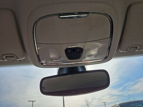 Used 2019 Jeep Cherokee Limited image 20