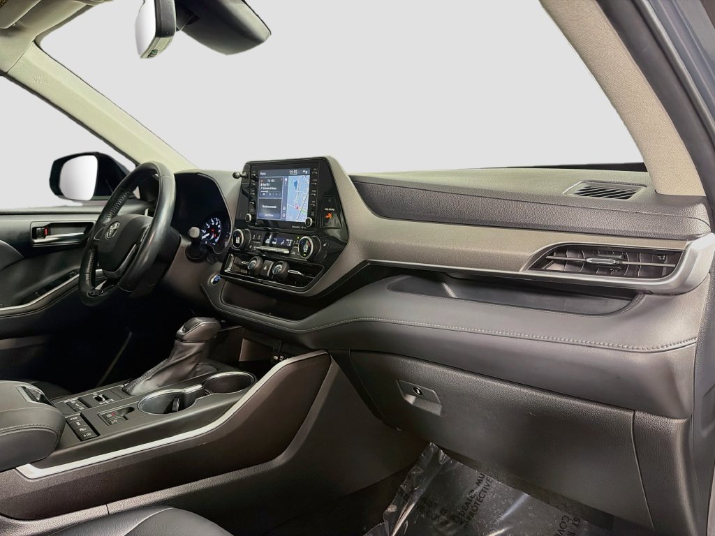 Used 2021 Toyota Highlander XLE AWD/4WD image 31