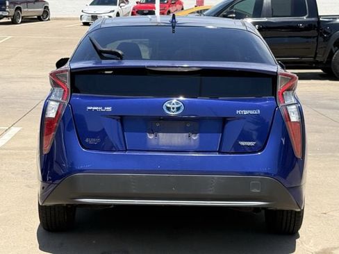 Used 2016 Toyota Prius Three w/ Advanced Technology Package FWD image 5
