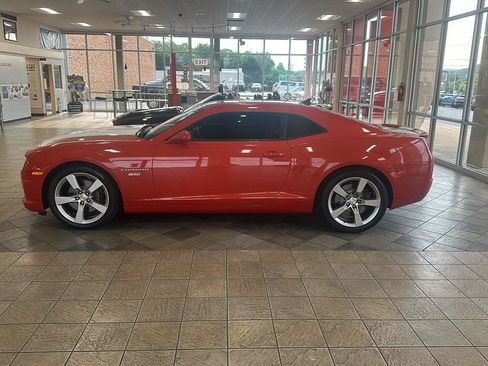Used 2011 Chevrolet Camaro SS RWD image 2