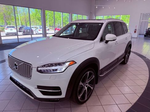 Used 2017 Volvo XC90 T6 Inscription w/ Vision Package image 3