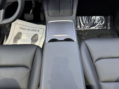 Used 2022 Tesla Model Y Long Range AWD/4WD image 24