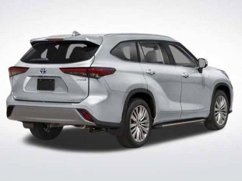 New 2026 Toyota Highlander Platinum image 2