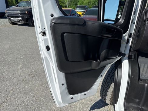 Used 2025 RAM ProMaster 2500 w/ Convenience Group image 22