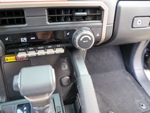 Certified 2025 Toyota Tacoma SR5 w/ SR5 Upgrade Package image 27