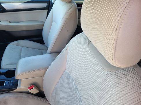 Used 2017 Subaru Outback 2.5i Premium image 14