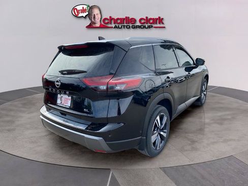 Certified 2025 Nissan Rogue SL FWD image 5