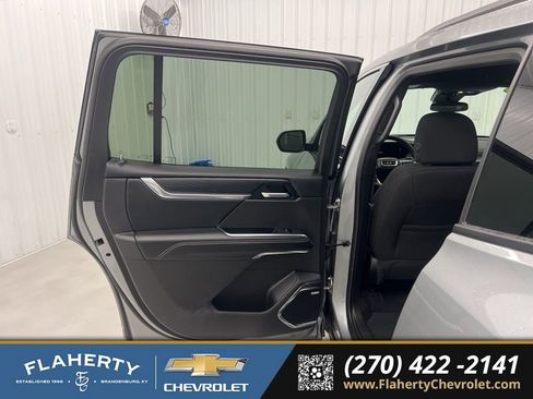 Used 2025 GMC Acadia Elevation image 10