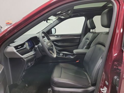 New 2026 Jeep Grand Cherokee Limited w/ Limited Altitude Package AWD/4WD image 11