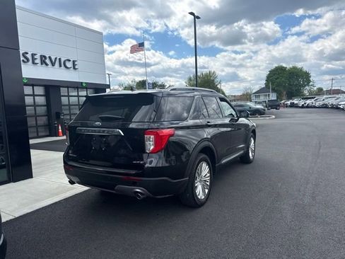 Used 2024 Ford Explorer Limited w/ Limited Technology Package AWD/4WD image 3