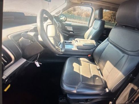 Used 2025 Ford Expedition Active image 5